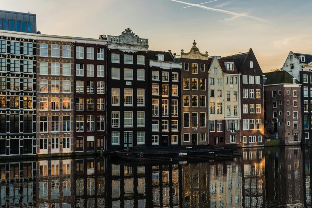 mergvakaris amsterdamas